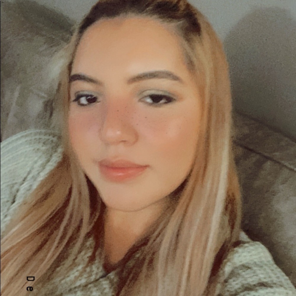 Meet your Posher, Daniela